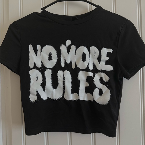 SHEIN Tops - Black Graphic Crop Top